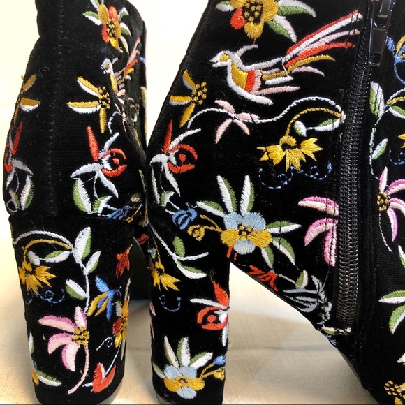 Black Velvet Embroidered Booties Size 6 Lulu’s - Picture 2 of 5